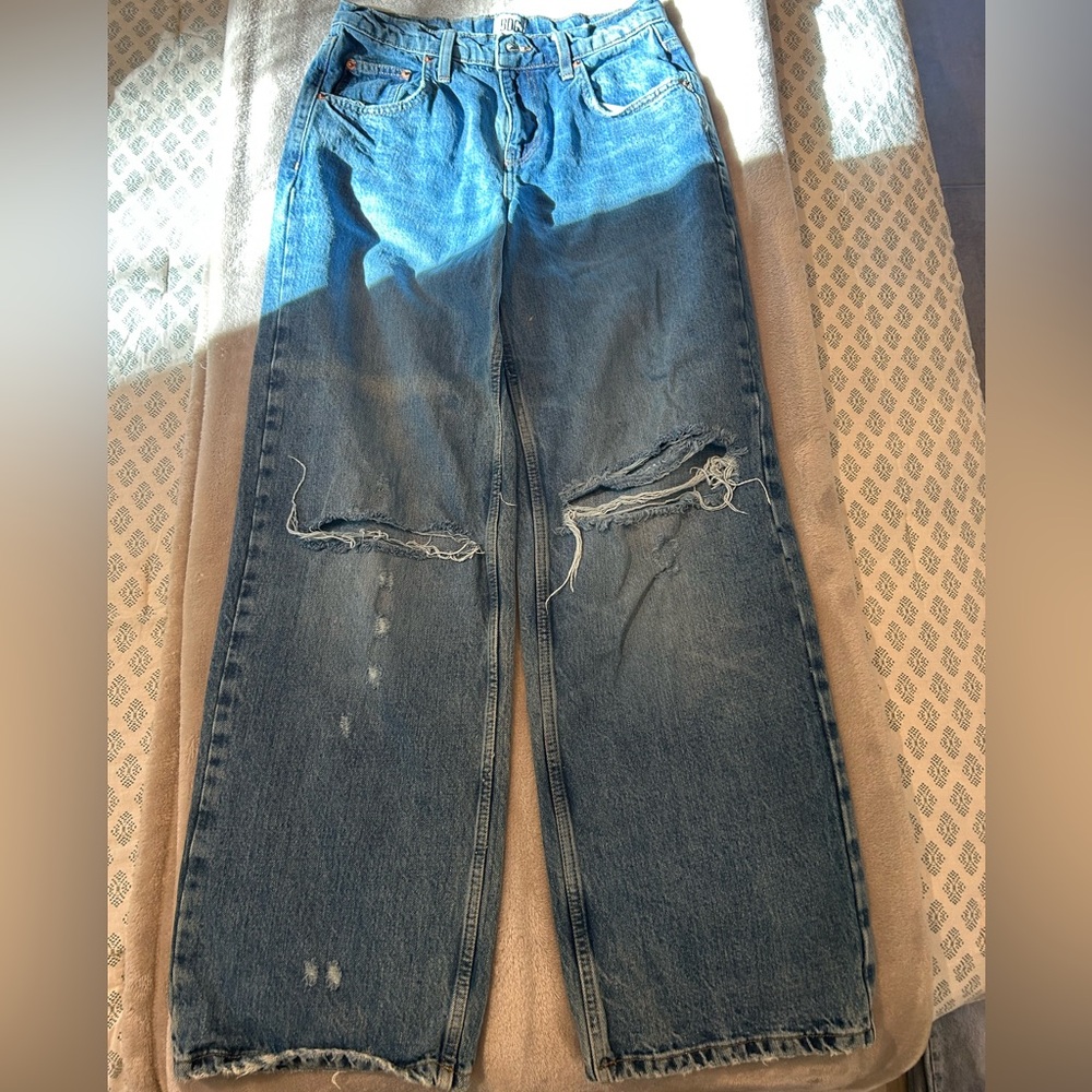 Wide Leg BDG Jean w rips in knees